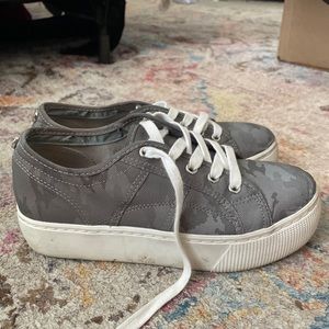 Steve Madden Camo grey sneakers 7.5